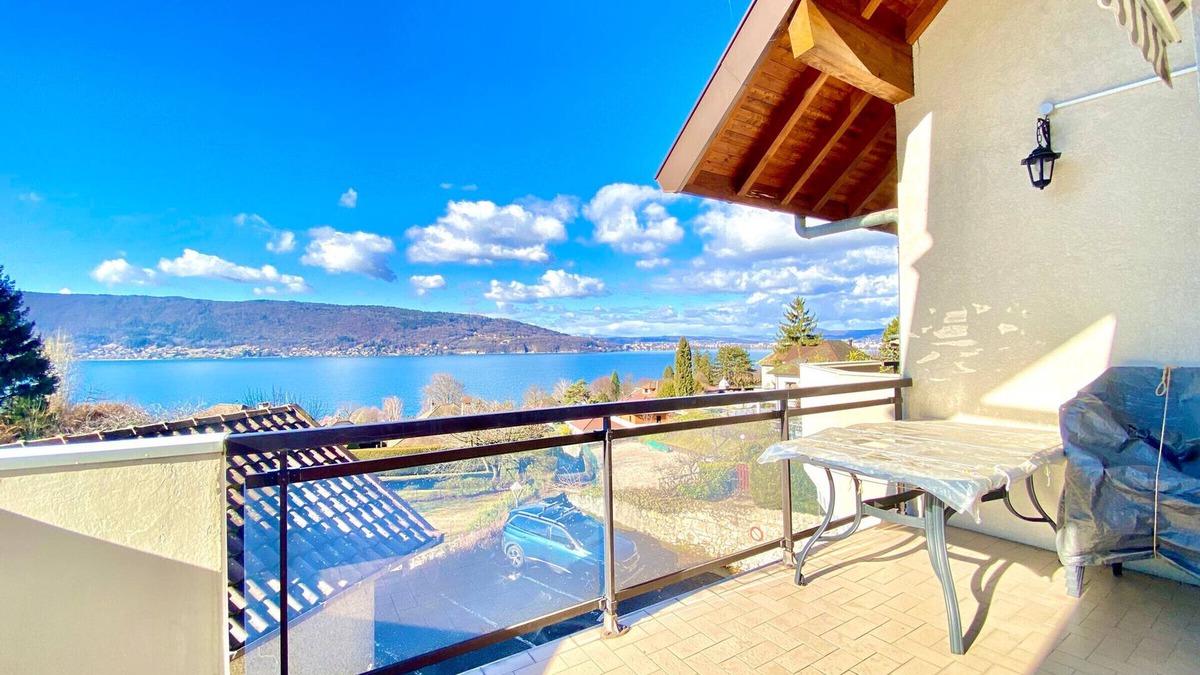 Veyrier-du-Lac Apartment | Bright 2-bedroom apartment with terrace, parking and WiFi in Veyrier-du-Lac