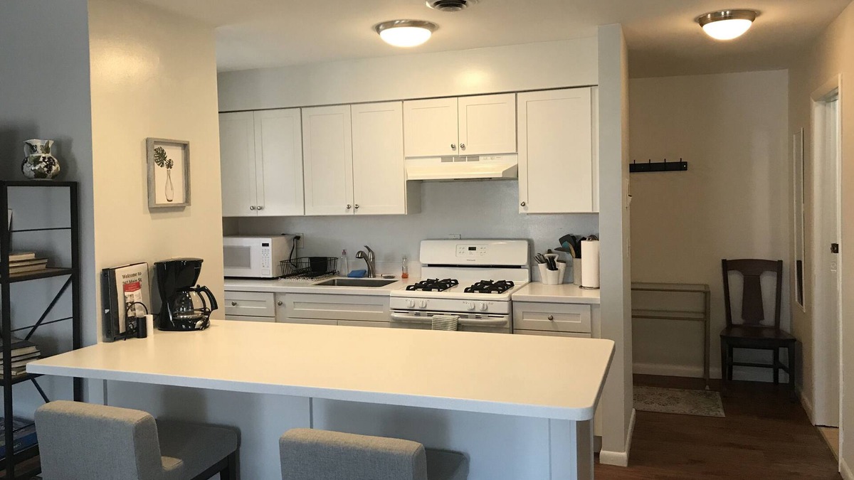 Saugerties Apartment | Bright 2 Bedroom in the Village! Views!