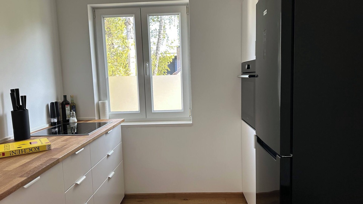 Lohausen Apartment | Bright 2-room apartment with large terrace near the trade fair and airport