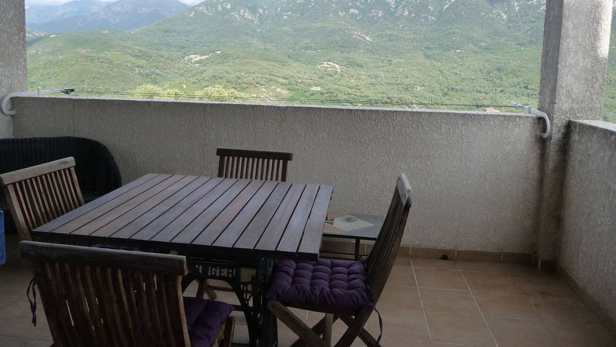 Tavaco House | Bright 28 M² With Wifi Balcon Garden And View
