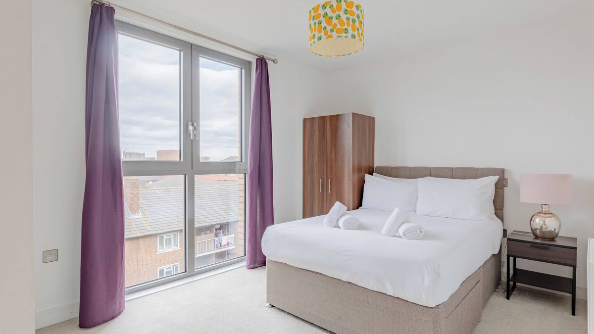 Livesey Apartment | Bright 2BD Flat with Balcony, South East London