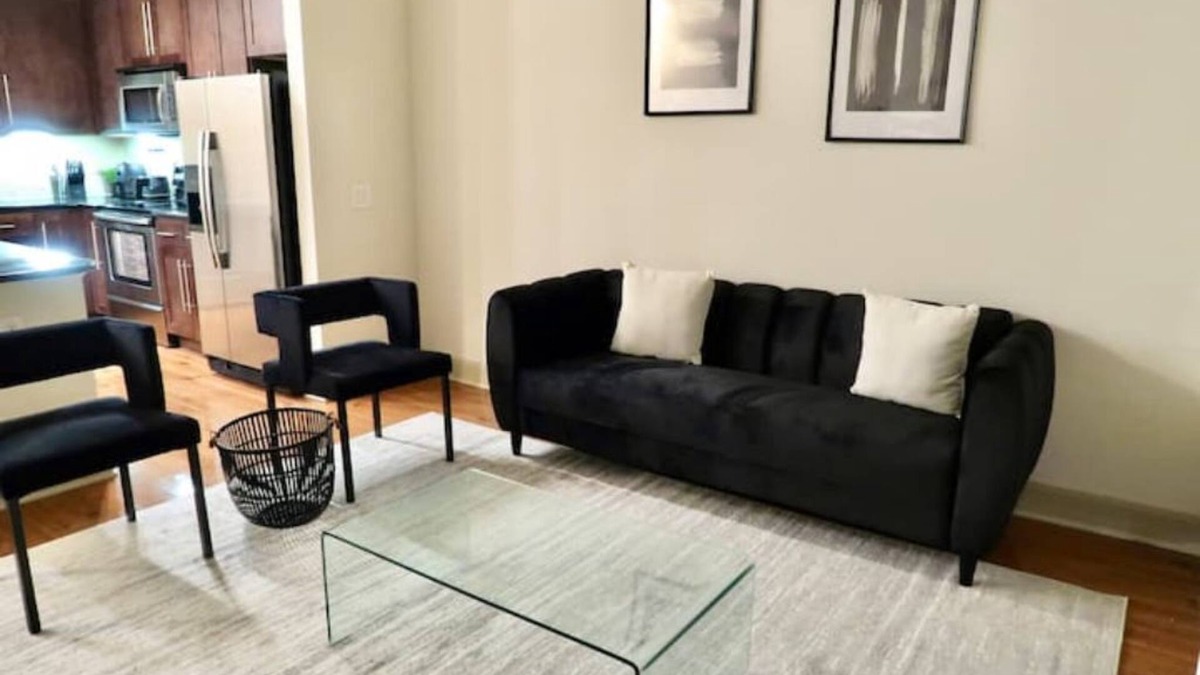 Astrodome Apartment | Bright 2BR APT Near NRG Stadium, Balcony Pool View, Free WIFI, GYM