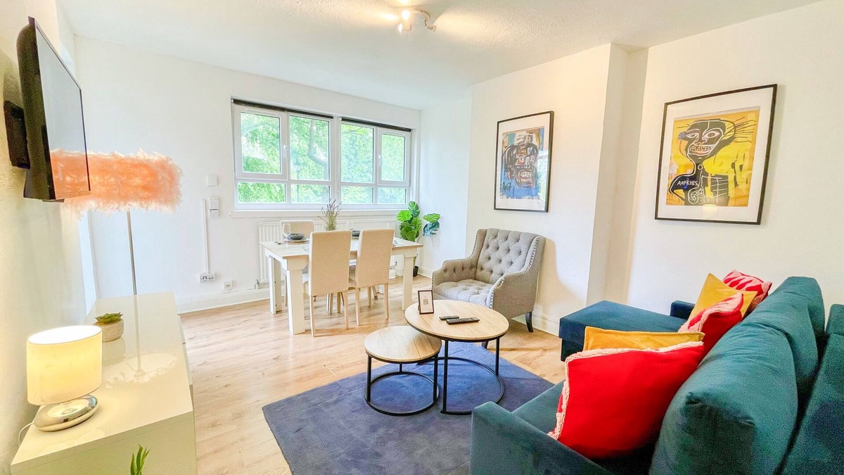 Woodberry Down House | Bright 3 Bed flat with Balcony near Finsbury Park