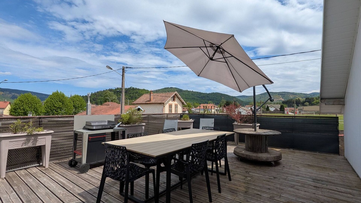 Le Thillot Apartment | Bright 3-bedroom apartment, terrace, near shops and skiing, with WiFi