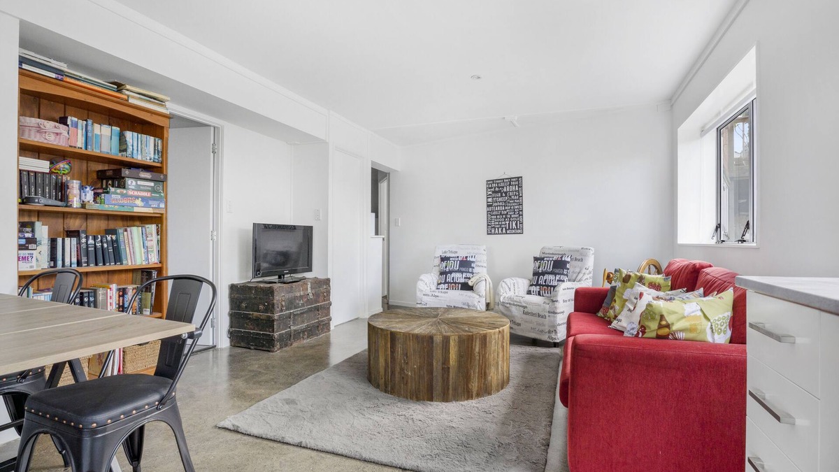 Saint Johns House | Bright 3-Bedroom Unit - WiFi & Parking