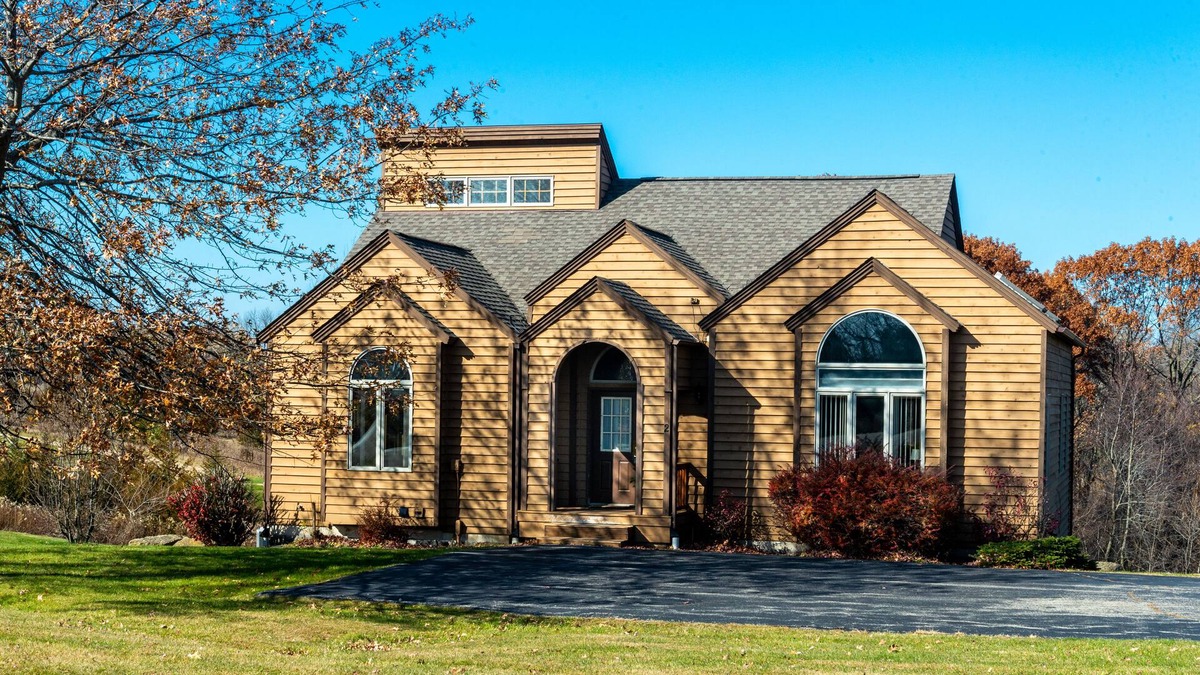 The Galena Territory House | BRIGHT 4BR/4BA W/2 MASTER SUITES, SCREENED PORCH, DECK, FIRE PIT AND 6 TVs!