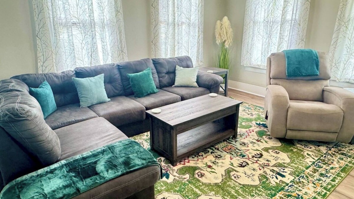 Port Neches House | Bright & Airy 2BR 1BA Home Near The Riverfront