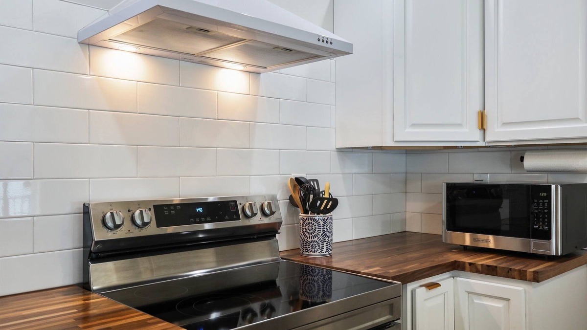 Chambersburg Apartment | Bright, Airy Apartment in a Central Location