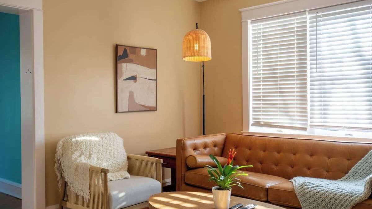 Wilmington House | Bright & Airy Apartment w Massive Master Suite