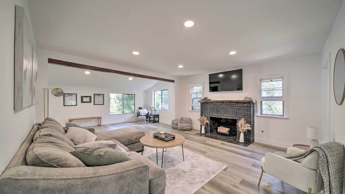 Liberty Lake House | Bright & Airy Liberty Lake Abode w/Backyard!