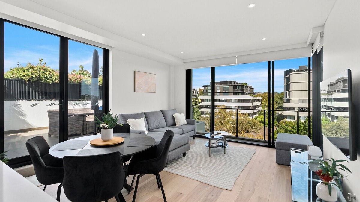 Miranda Apartment | Bright & Airy Retreat with Balcony & BBQ