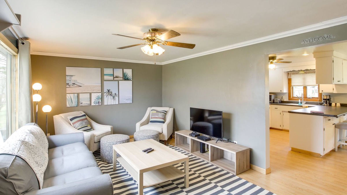 Algoma House | Bright Algoma Home 1 Mi to Lake Michigan!