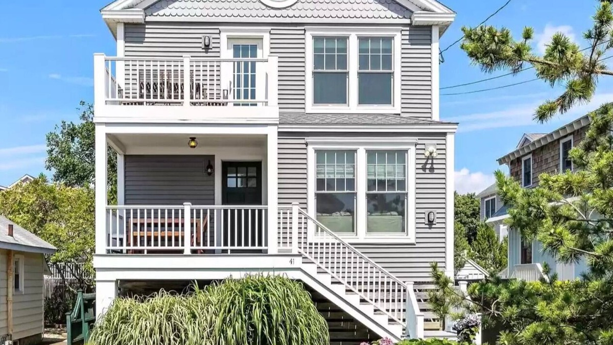Manasquan House | Bright and Airy Beach House-close to beach and inlet for paddleboard/kayaking
