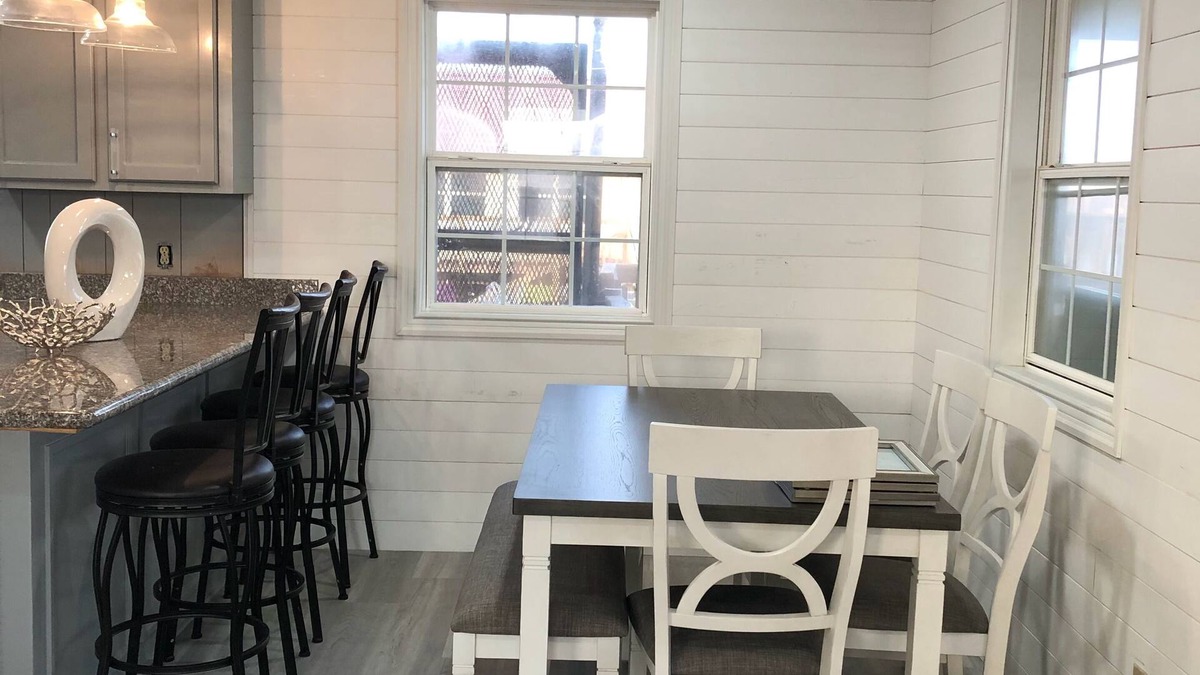 Cocodrie House | Bright and airy Camp right on the Gulf