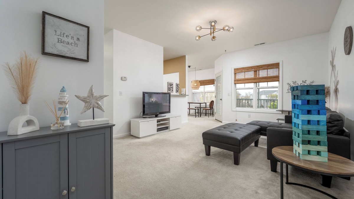 Sussex County Condo | Bright and Airy Coastal Retreat 3rd Floor Condo