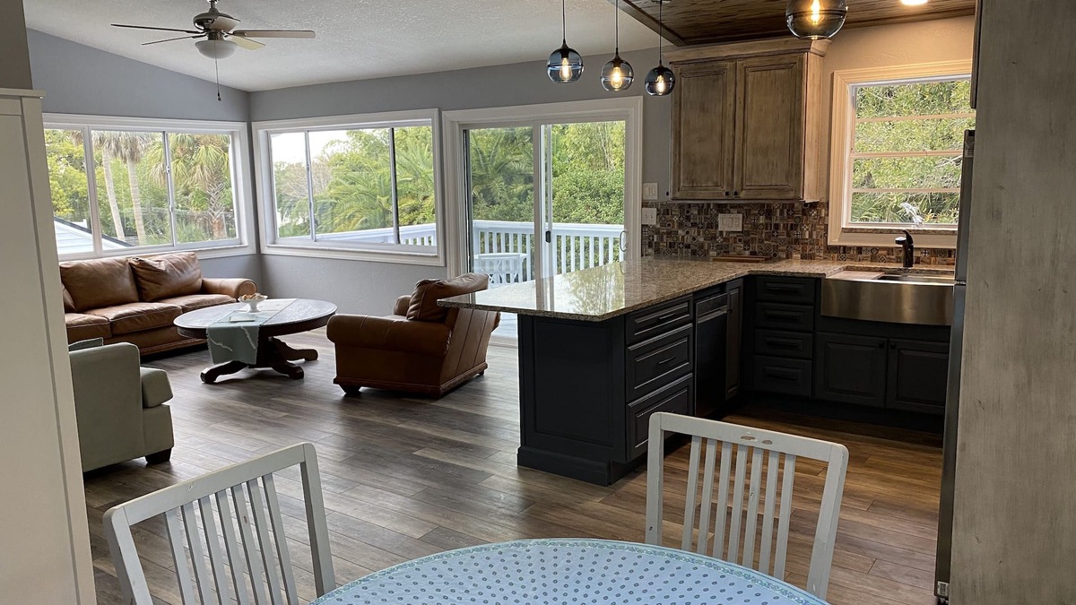 Ozona Apartment | Bright and Airy Ozona on the Gulf