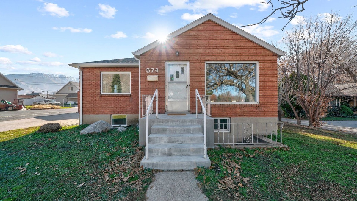 Springville House | Bright and Airy Springville home with 4 bedrooms