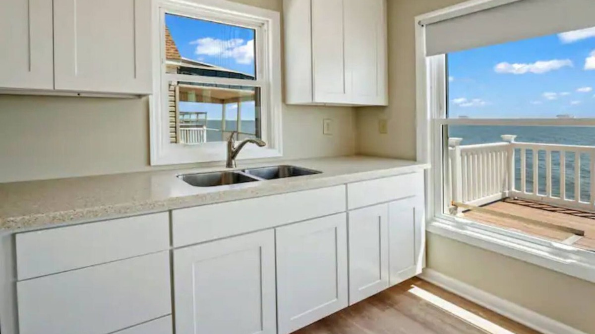 Downe House | Bright and beautiful home on the Delaware Bay