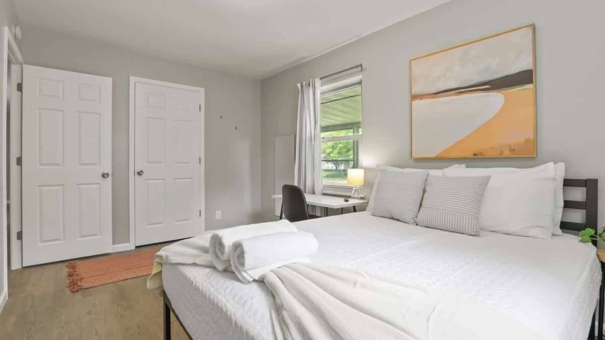 Royal Manor House | Bright and Breezy Gahanna Ranch 10min to INTEL