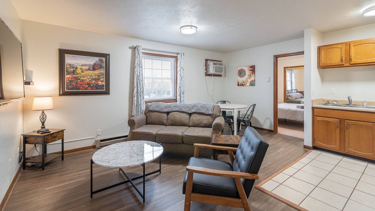 Hemlock Apartment | Bright and Cheery one bedroom apartment in Albright Glen