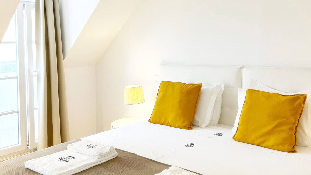 Penha de Franca Condo | Bright and comfortable duplex apartment in a quiet and typical Lisbon neighborhood.