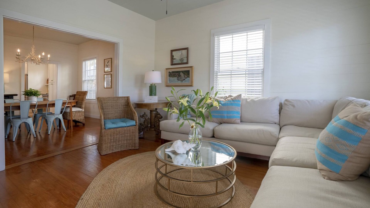 Meadows House | Bright and Comfortable 3 bedroom/2.5 bath Classic Conch in the Meadows
