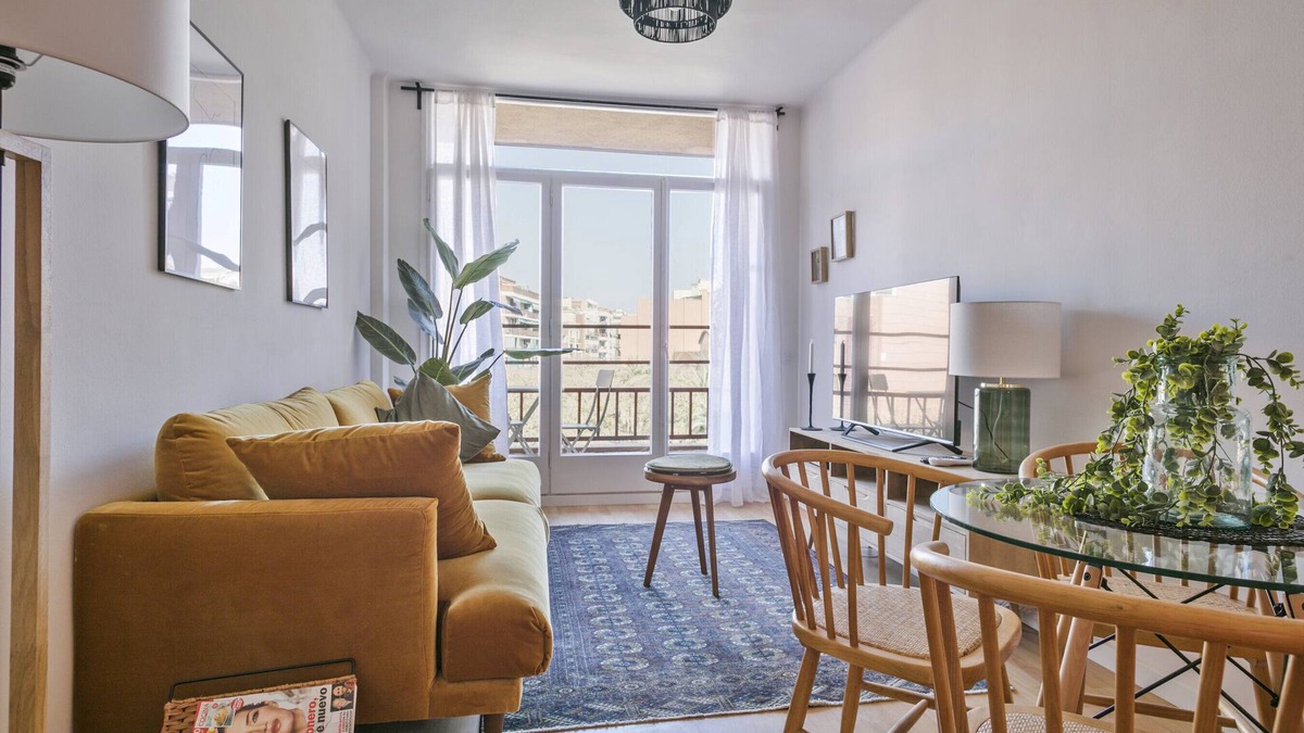 Hostafrancs Apartment | Bright and comfy apartment with balcony