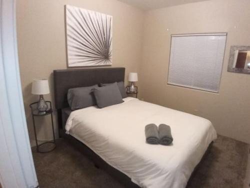 Palo Verde House | Bright and Cozy Accommodation with Indoor Fireplace