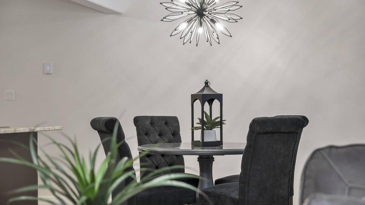 Campbell River House | Bright and Cozy suite, great for work stays or vacations heart of Campbell River