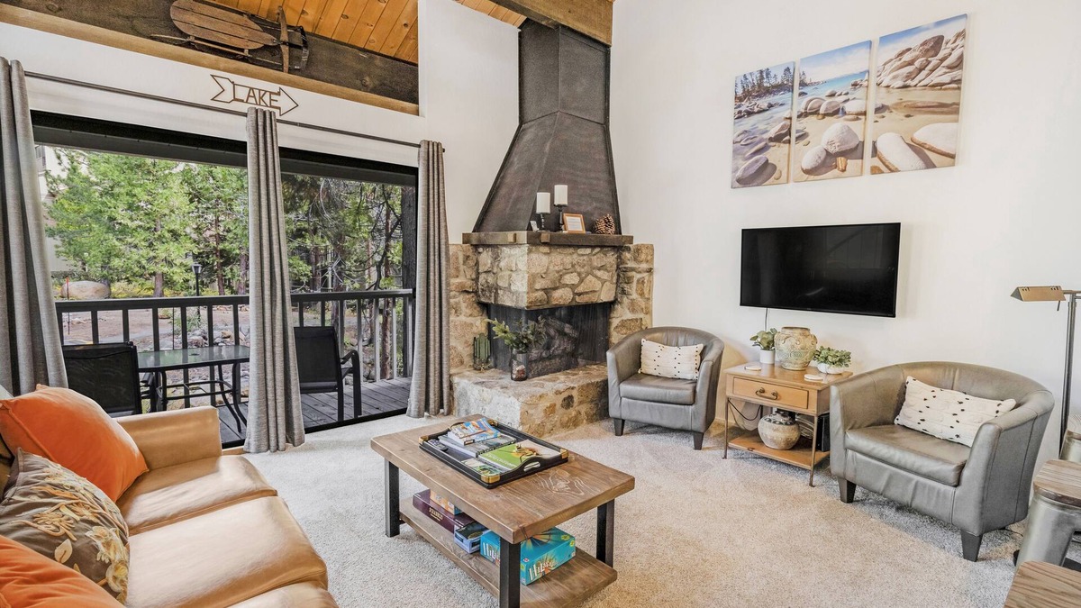 Kings Beach House | Bright and cozy end unit condo in quiet complex near Beach, and North Star