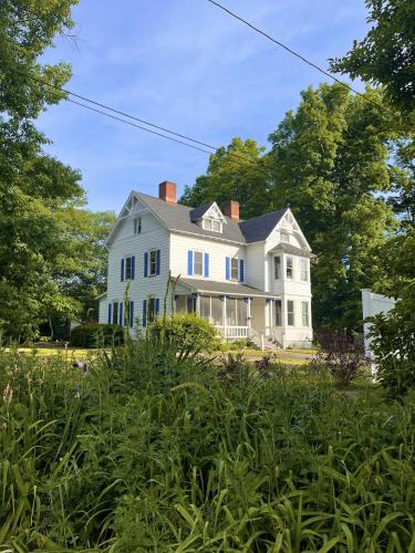 Saugerties South House | Bright and Cozy Room Saugerties