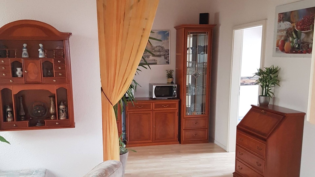 Boehlen Apartment | Bright and spacious guest apartment in the south of Leipzig for up to 5 people