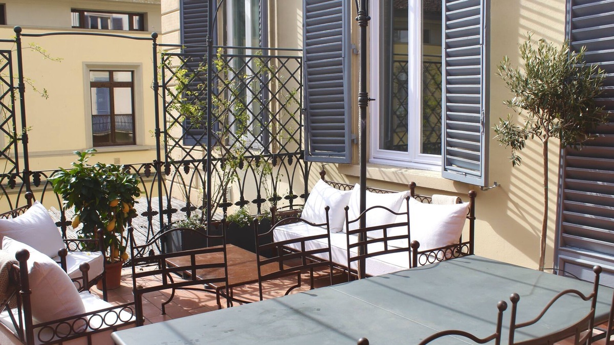 Santo Spirito Apartment | Bright and elegant flat with terrace near Ponte Vecchio