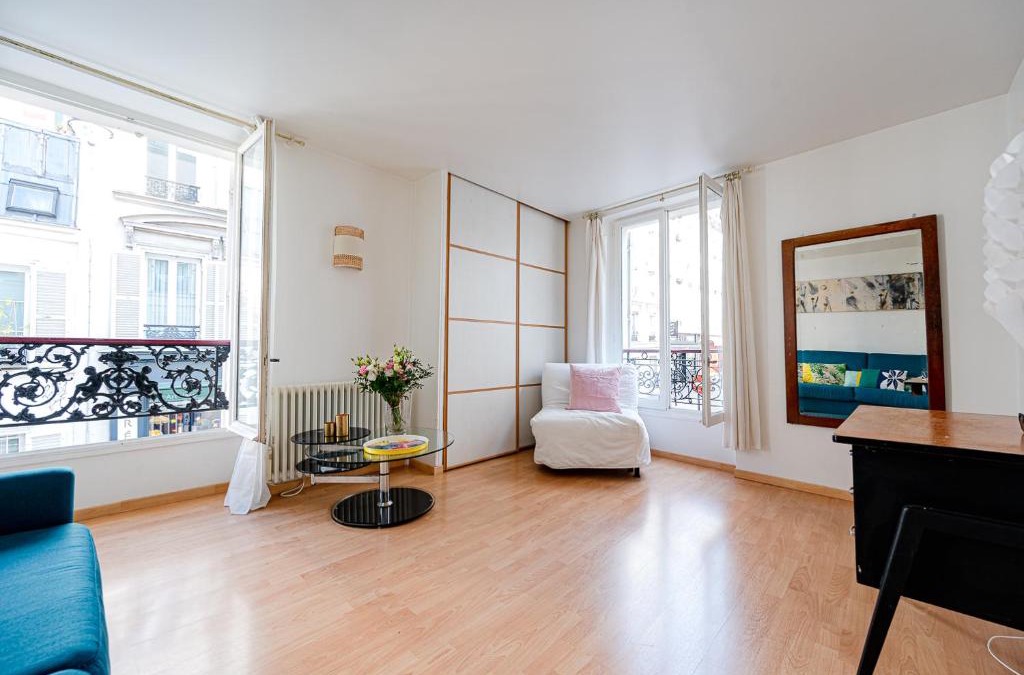 Montmartre Apartment | Bright and lovely parisian apartment