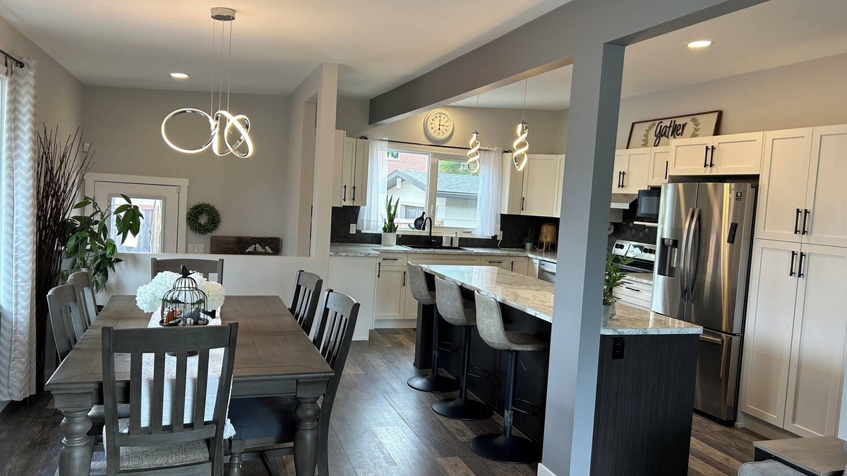 South Lethbridge House | Bright and modern 4 bedroom home. Centrally located in the heart of the South.