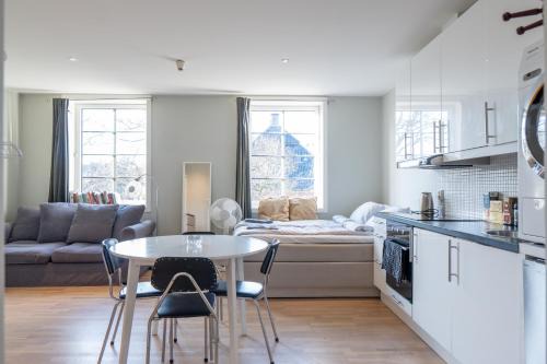 Skillebekk Apartment | Bright and modern apartment on a quiet street
