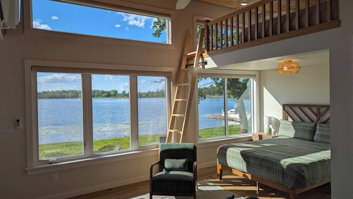 Underwood Cabin | Bright and modern tiny home on the lake!
