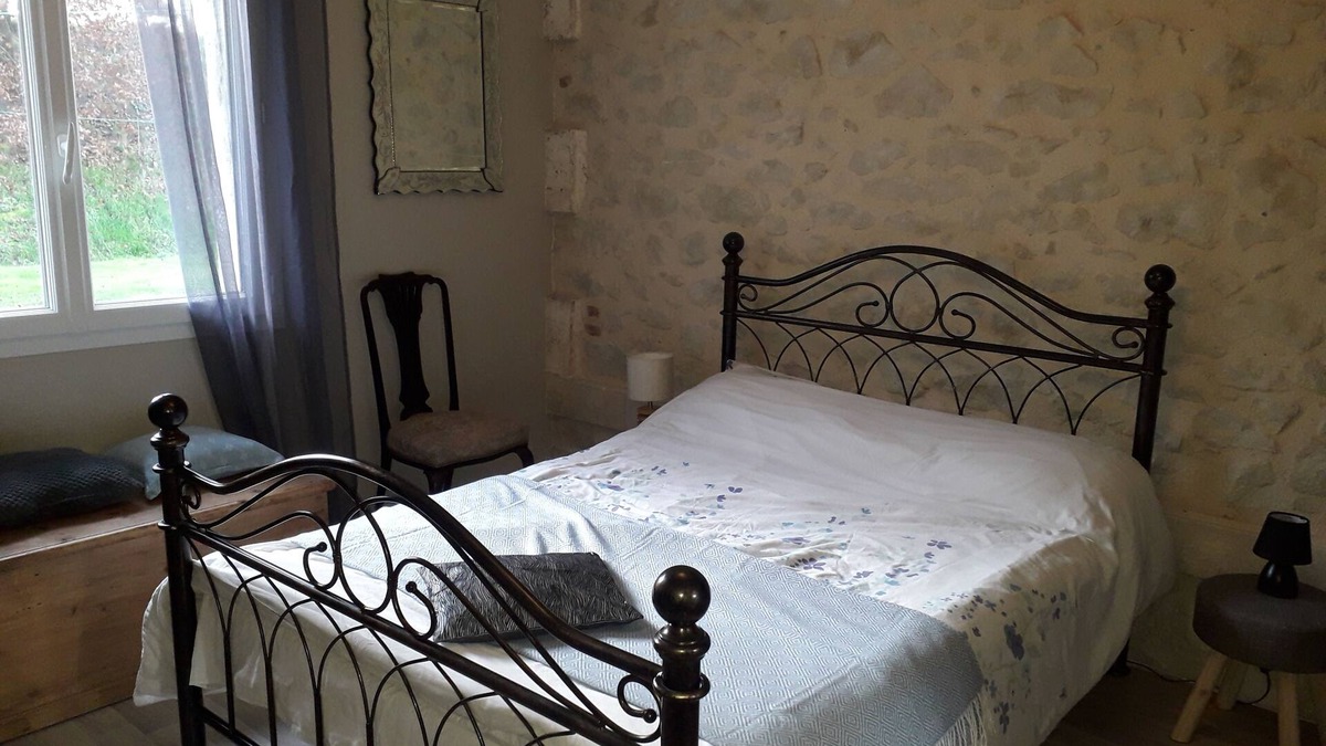 Tombeboeuf Apartment | Bright and new ground floor double bedroom apartment with private garden