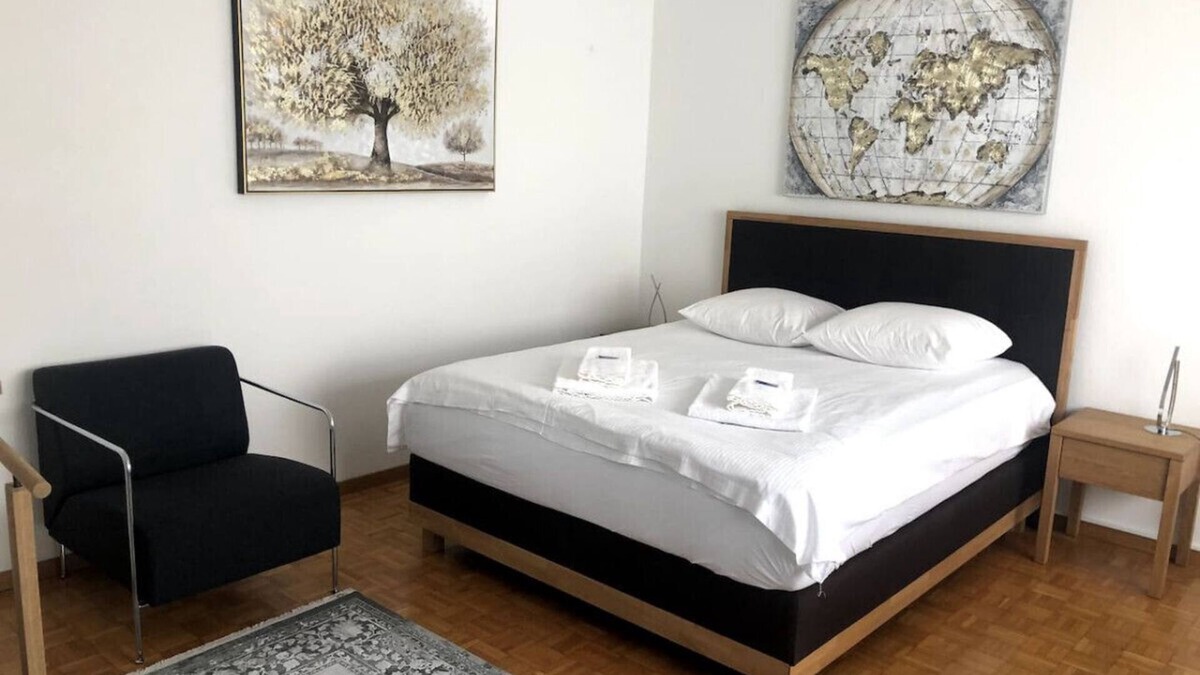 Hirslanden Apartment | Bright and quiet studio in the city center (Sky1)