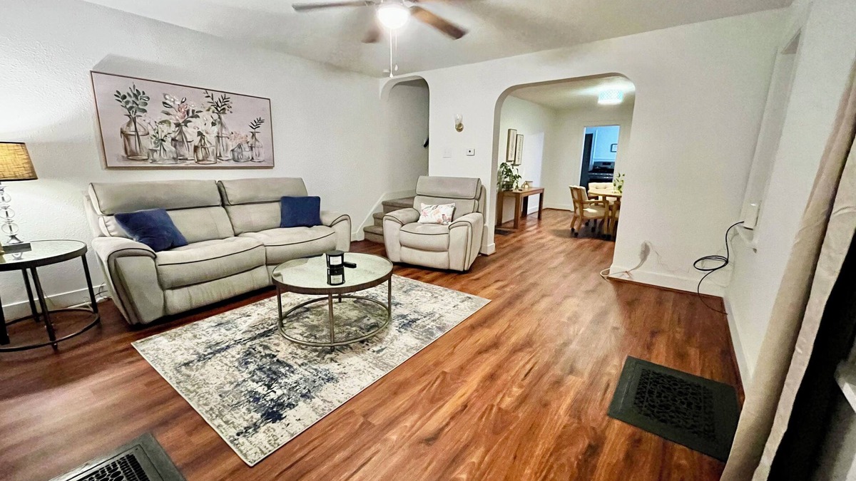 Natrona House | Bright and Spacious Duplex