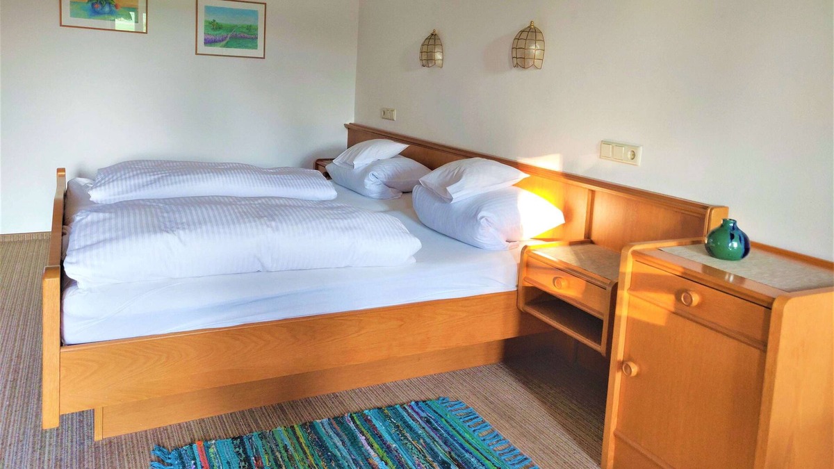 Hartkirchen Apartment | Bright and spacious apartment with balcony and WiFi