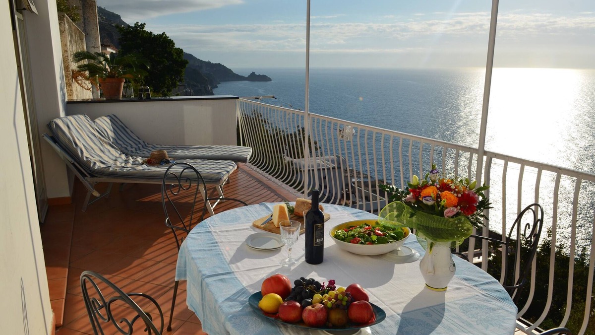 Praiano Apartment | Bright and spacious apartment where you can enjoy peace and beautiful sea views