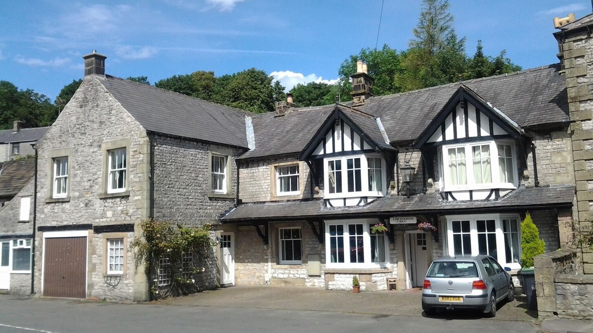 Tideswell Apartment | Bright and spacious holiday apartment in Tideswell with free Wifi