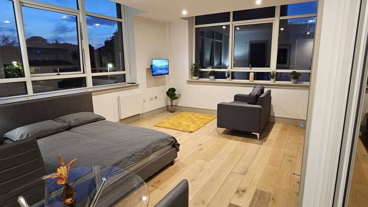 Bruce Grove Apartment | Bright and spacious studio in the Heart of Tottenham.