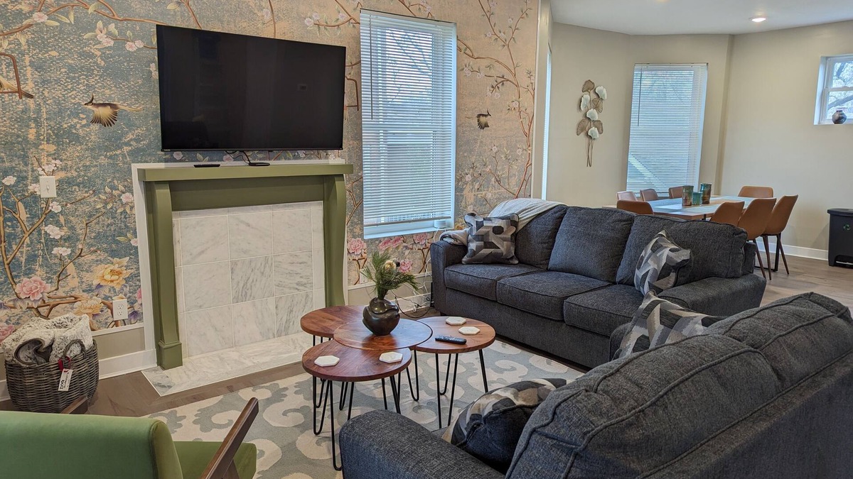 Mount Auburn House | Bright and Spacious 5 BR Home Close to downtown. Pet-Friendly!