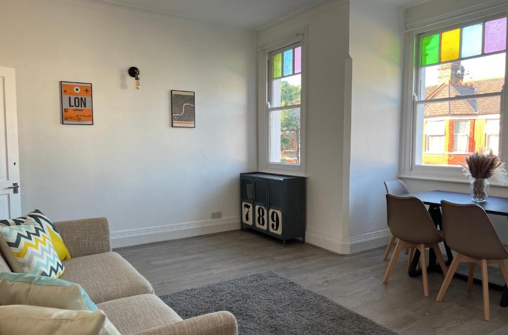Bruce Grove Apartment | Bright and Stylish 2 Bedroom First Floor Flat