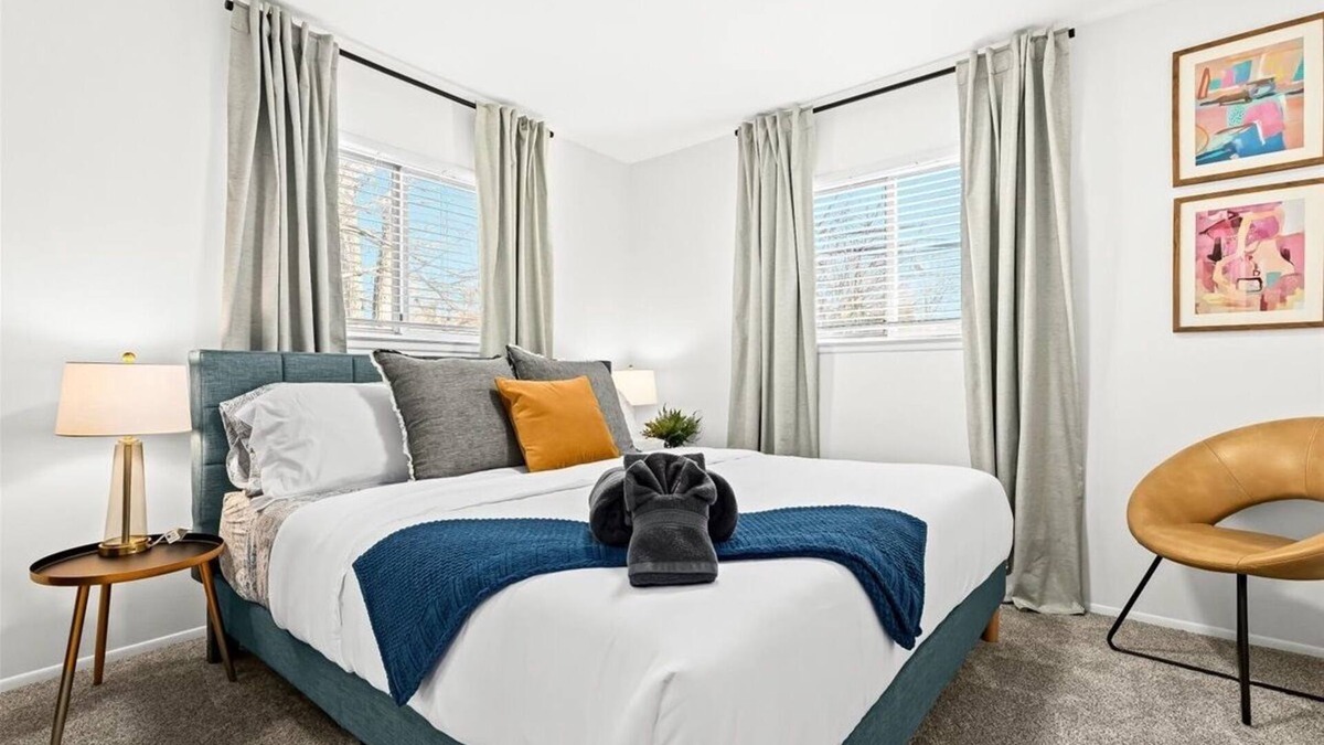 Plymouth House | Bright and Stylish 2BR Home! Walk to Downtown/Near Freeways/Private Backyard