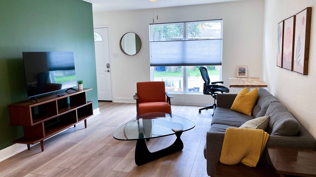Austin House | Bright and stylish two bedroom home in the heart of South Austin