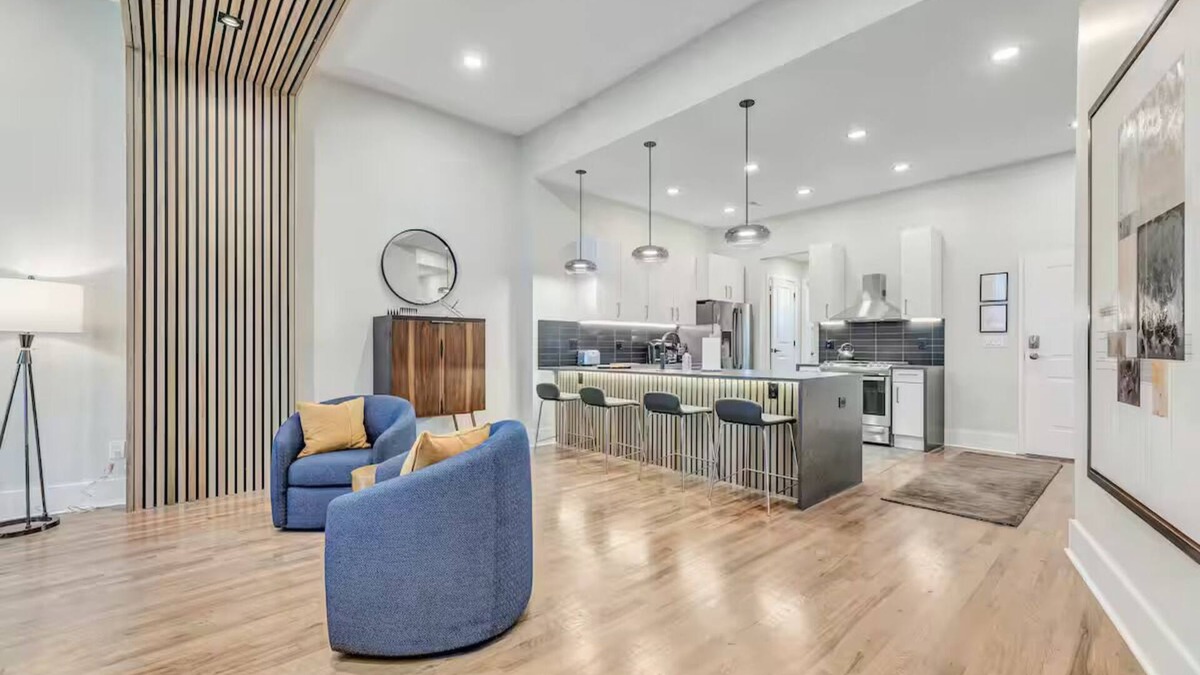 Walnut Hills Apartment | Bright and Sunlit 3 Bdrm 2 Bath