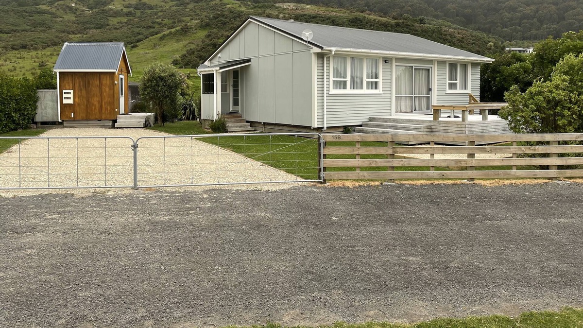 Mahia House | Bright and Sunny Mahia Beach Bach